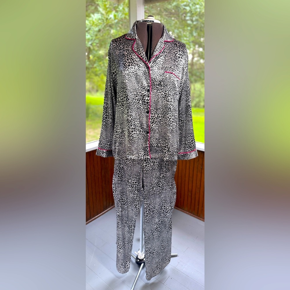 Linea Donatella Black White Animal Print Pajama Lounge Set Button Down Silky XL